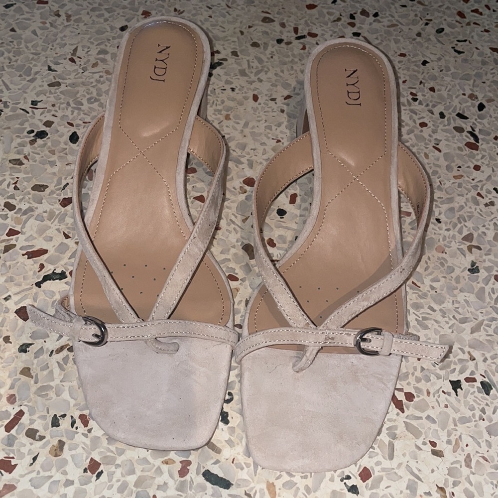 NYDJ® Glam Heeled Sandals. Sand size 10 - Picture 5 of 8